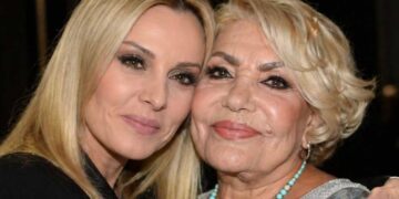 Διπλό χειρουργείο της Ζήνα στις φωνητικές χορδές: «Η Μαρινέλλα έσωσε τη φωνή μου»