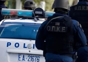 Ρομά τραυμάτισαν αστυνομικούς που τους έκαναν συστάσεις για δυνατή μουσική – Κρατούσαν σπασμένα μπουκάλια