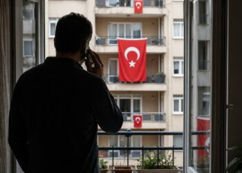 Σοκ στην Τουρκία: Οκτώ στους δέκα φοβούνται να μιλήσουν στο τηλέφωνο – Εκρηκτική αύξηση διώξεων για «προσβολή προέδρου»