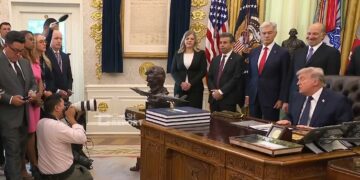 Ο Τραμπ αποθεώνει την Ελλάδα: «Φανταστική χώρα, μας έχει βοηθήσει πολύ – Τρομερός τύπος ο Μητσοτάκης»