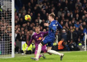 Τσέλσι – Λιντς: Μπλε Τιτανικός, περήφανα Παγώνια