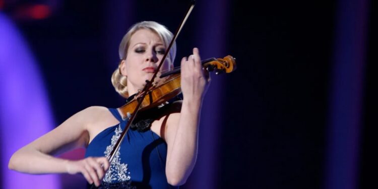 Μαέστρος έριξε στο έδαφος βιολί… ενός εκατομμυρίου δολαρίων – Πάγωσε η ορχήστρα (video)