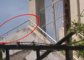 «Έπεσε με το κεφάλι, υπάρχει προστατευτική κουπαστή στο σημείο» λέει η διευθύντρια του σχολείου της 13χρονης