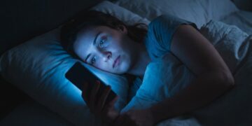 Το μεγαλύτερο λάθος που κάνουμε πριν τον ύπνο (και δεν είναι το κινητό)