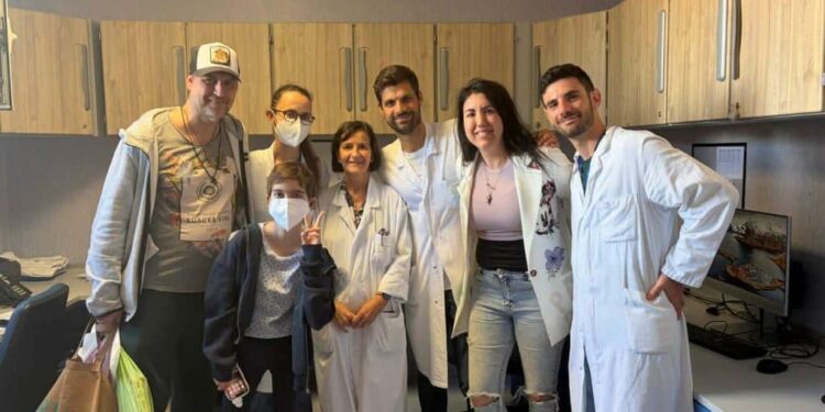 «Ήμασταν 8 μήνες σε ένα δωμάτιο νοσοκομείου, ήταν μία κόλαση» – Η περιπέτεια της 12χρονης Κατερίνας που γύρισε νικήτρια μετά από μεταμόσχευση στην Ιταλία