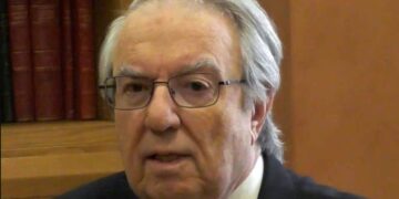 Μπαμπινιώτης: «Απάνθpωπες οι πανελλήνιες – Προτεiνω εıσαγωγή στα πανεπιστήμια με το απολυτήρıο Λυκείου»