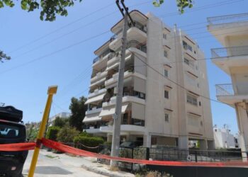 «Συγγνώμη, σας αγαπάμε πολύ» – Το σημείωμα που άφησαν πίσω τους οι 17χρονες πριν πέσουν στο κενό