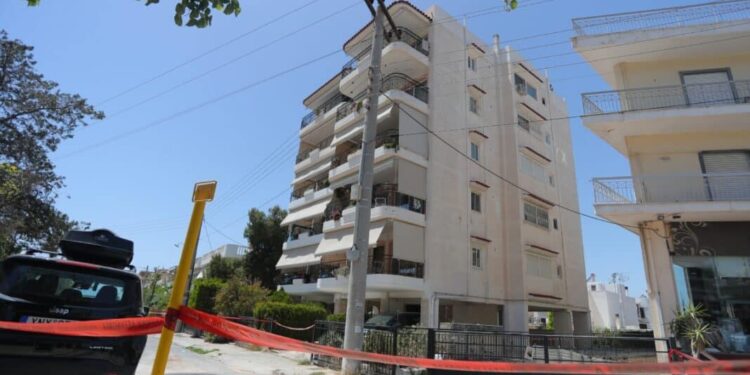 «Συγγνώμη, σας αγαπάμε πολύ» – Το σημείωμα που άφησαν πίσω τους οι 17χρονες πριν πέσουν στο κενό