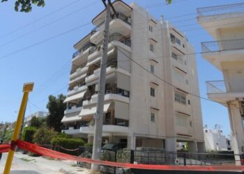 «Συγγνώμη, σας αγαπάμε πολύ» – Το σημείωμα που άφησαν πίσω τους οι 17χρονες πριν πέσουν στο κενό