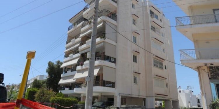 «Συγγνώμη, σας αγαπάμε πολύ» – Το σημείωμα που άφησαν πίσω τους οι 17χρονες πριν πέσουν στο κενό