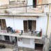 «Άμα παίρνεις ένα χιλιάρικο, στις 15 τελείωσαν. Βοήθεια θέλουν, όχι φυλακή», λέει ο παππούς των παιδιών που ζούσαν σε σπίτι-τρώγλη