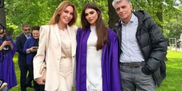 Περήφανοι γονείς η Τατιάνα Στεφανίδου και ο Νίκος Ευαγγελάτος: Στην αποφοίτηση της κόρης τους Λυδίας