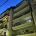 Θρίλερ με την πτώση της 24χρονης από μπαλκόνι πολυκατοικίας – Προσήχθη στην Ασφάλεια ο 50χρονος σύντροφός της (video)