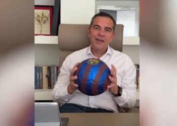Αλέξης Τσίπρας: Στα χρώματα της Μπαρτσελόνα το νέο του κόμμα – «Το μπλε για την πατρίδα, το κόκκινο για τους αγώνες μας»
