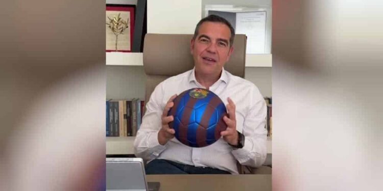 Αλέξης Τσίπρας: Στα χρώματα της Μπαρτσελόνα το νέο του κόμμα – «Το μπλε για την πατρίδα, το κόκκινο για τους αγώνες μας»