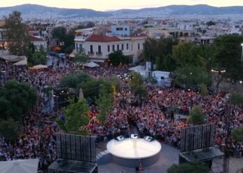Λαοθάλασσα στην ανακοίνωση του νέου κόμματος του Αλέξη Τσίπρα