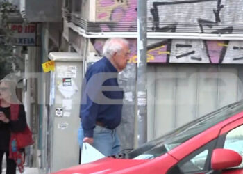 Οι πρώτες φωτογραφίες του Αλέξανδρου Γιωτόπουλου της 17Ν μετά την αποφυλάκισή του (video)