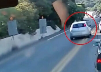 Εξωφρενική οδήγηση: Βγήκε στο αντίθετο ρεύμα και προσπέρασε 8 αυτοκίνητα πάνω σε στροφή – Δείτε το βίντεο