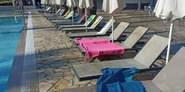 «Πόλεμος της ξαπλώστρας»: Τα ξενοδοχεία αλλάζουν πολιτική μετά το περιστατικό με την αποζημίωση στον Γερμανό τουρίστα
