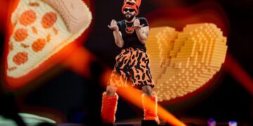 Eurovision 2026: Η Ευρώπη αποθέωσε τον Akyla που έβαλε «φωτιά» στη σκηνή του Α’ ημιτελικού με το «Ferto»