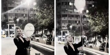 Νεαρή κοπέλα παίρνει το πτυχίο της, γράφει σε ένα μπαλόνι «μπαμπά τα κατάφερα» και το αφήνει στον αέρα για να πάει στον νεκρό πατέρα της