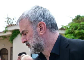 «Ξεκουράσου αγάπη μου, να είσαι σίγουρη ότι πάλι εσένα θα ερωτευόμουν» – Ράγισε καρδιές ο επικήδειος του Τραϊανού Δελλά