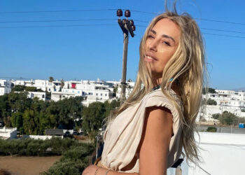 Bαρύ πένθος στο Ευηνοχώρι για τον θάνατο της Γωγώς Μαστροκώστα – Η ταφή δίπλα στον πατέρα της