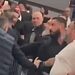 Πιάστηκαν στα χέρια Μαρινάκης – Γρηγόρης Δημητριάδης στα επίσημα του T Center – Σκίστηκε η μπλούζα του προέδρου της ΠΑΕ Ολυμπιακός