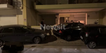 Μυστήριο με την πτώση της 24χρονης από μπαλκόνι πολυκατοικίας – Προσήχθη στην Ασφάλεια ο 50χρονος σύντροφός της (video)