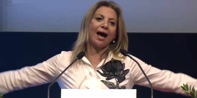 Κύκλοι Καρυστιανού κατά Λιάγκα: Στην εκδήλωση της «Ελπίδας για τη Δημοκρατία» είδε μόνο γραφικούς και ψεκασμένους