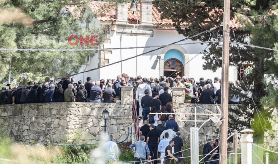 Πλήθος κόσμου στην κηδεία του 21χρονου Νικήτα