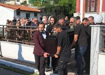 Παρασκευάς Άντζας – Το τελευταίο «αντίο»: Βαθιά οδύνη στην κηδεία του – Τζόρτζεβιτς, Τοροσίδης, Σιόβας, Αβραάμ, Γεωργάτος και Καστίγιο αποχαιρέτησαν τον φίλο και συμπαίκτη τους
