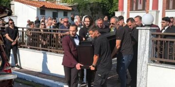 Παρασκευάς Άντζας – Το τελευταίο «αντίο»: Βαθιά οδύνη στην κηδεία του – Τζόρτζεβιτς, Τοροσίδης, Σιόβας, Αβραάμ, Γεωργάτος και Καστίγιο αποχαιρέτησαν τον φίλο και συμπαίκτη τους