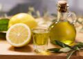Πίνω εδώ και έναν μήνα ένα σφηνάκι έξτρα παρθένο ελαιόλαδο με λεμόνι και αυτές είναι οι αλλαγές που είδα στο δέρμα και στην καθημερινότητά μου