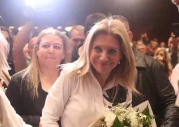«Ελπίδα για τη Δημοκρατία»: «Η πρώτη Χάρτα ήταν του Ρήγα, η δεύτερη της Μαρίας Καρυστιανού» – Θερμό κλίμα στο Ολύμπιον για το νέο κόμμα