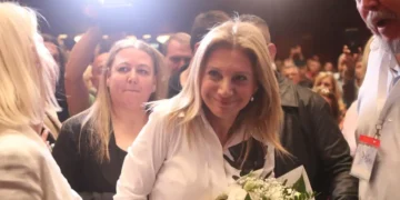 «Ελπίδα για τη Δημοκρατία»: «Η πρώτη Χάρτα ήταν του Ρήγα, η δεύτερη της Μαρίας Καρυστιανού» – Θερμό κλίμα στο Ολύμπιον για το νέο κόμμα
