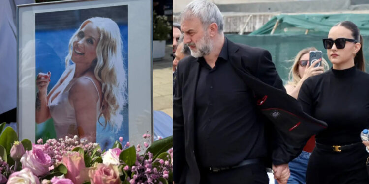 Χέρι χέρι με την κόρη του ο Τραϊανός Δέλλας στην κηδεία της Γωγώς Μαστροκώστα – Απαρηγόρητες η μητέρα και η αδερφή της (video)