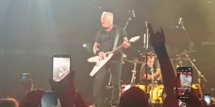 Μέταλ… συρτάκι από τους Metallica και το ΟΑΚΑ χορεύει στους ρυθμούς τους