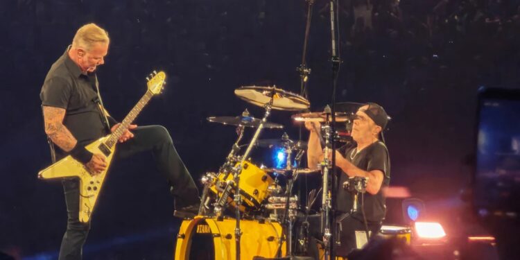 Μέταλ… συρτάκι από τους Metallica και το ΟΑΚΑ χορεύει στους ρυθμούς τους