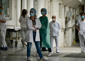 Ασφαλιστικό: Στα βαρέα και ανθυγιεινά εντάσσονται νοσηλευτές, οδηγοί και πληρώματα ασθενοφόρων ΕΣΥ και ΕΚΑΒ