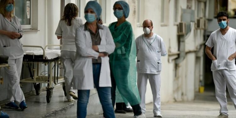 Ασφαλιστικό: Στα βαρέα και ανθυγιεινά εντάσσονται νοσηλευτές, οδηγοί και πληρώματα ασθενοφόρων ΕΣΥ και ΕΚΑΒ
