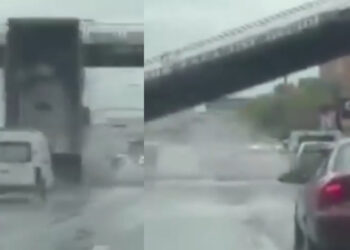 Η στιγμή που πεζογέφυρα καταρρέει μετά από σύγκρουση φορτηγού με ανοιχτή καρότσα – 3 τραυματίες (video)