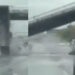 Alldaynews.gr Η στιγμή που πεζογέφυρα καταρρέει μετά από σύγκρουση φορτηγού με ανοιχτή καρότσα – 3 τραυματίες (video)