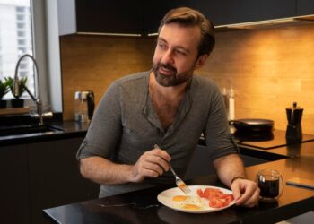 Αλτσχάιμερ: Η τροφή που συνδέεται με έως και 27% χαμηλότερο κίνδυνο, σύμφωνα με νέα μελέτη