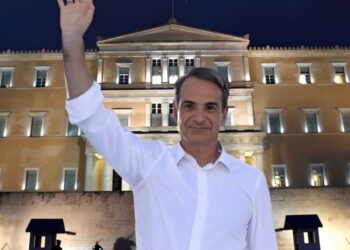 «ΔΙΑΣΤΗΜΙΚΗ ΕΚΤΟΞΕΥΣΗ» ΓΙΑ ΤΗ ΝΔ ΚΑΙ ΤΟΝ ΚΥΡΙΑΚΟ ΜΗΤΣΟΤΑΚΗ