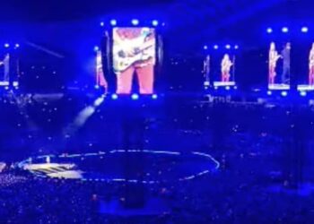 Και όμως συνέβη: Οι Metallica έπαιξαν «Τρύπες» στο ΟΑΚΑ