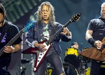Ο Κερκ Χάμετ των Metallica υποκλίνεται στην Ελλάδα: «Η μουσική που παίζουμε γεννήθηκε στην Αθήνα»