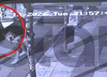 Η στιγμή που Σουδανός επιτίθεται σε 8χρονη και τη μητέρα της σε στάση λεωφορείου στην Κυψέλη (video)