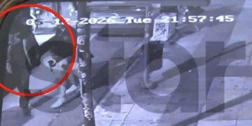 Βίντεο-σοκ: Η στιγμή που Σουδανός επιτίθεται σε 8χρονη και τη μητέρα της σε στάση λεωφορείου στην Κυψέλη