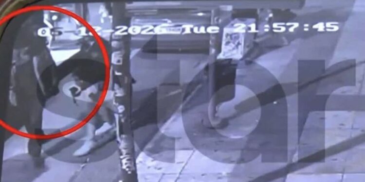 Βίντεο-σοκ: Η στιγμή που Σουδανός επιτίθεται σε 8χρονη και τη μητέρα της σε στάση λεωφορείου στην Κυψέλη
